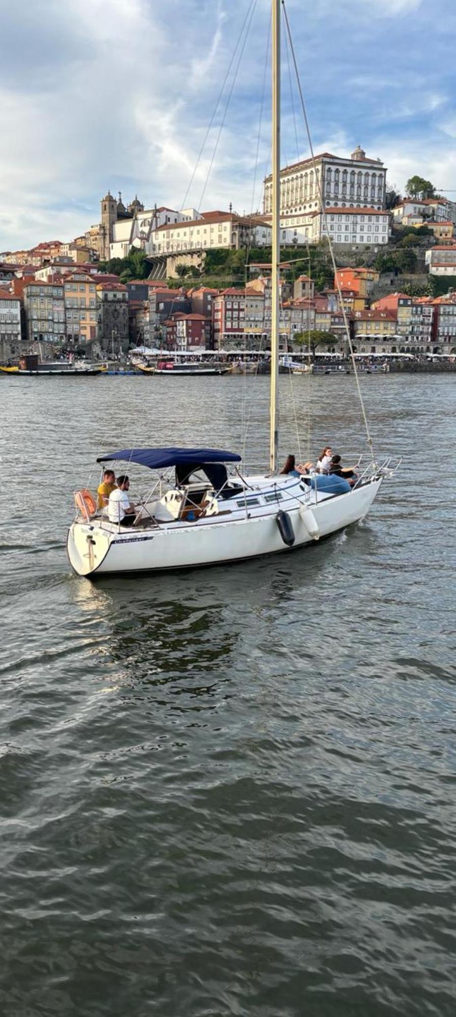 Отель Navegar No Douro - Navegacao E Turismo Unipessoal, Lda Вила-Нова-ди-Гая Экстерьер фото